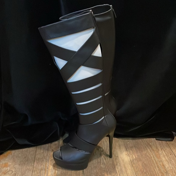 GUCCI LUXURY HELENA BLACK LEATHER CUT OUT HIGH HEEL TALL BOOTS - 9.5 - NIB!๐ฅ๐ซฆ - Picture 4 of 15